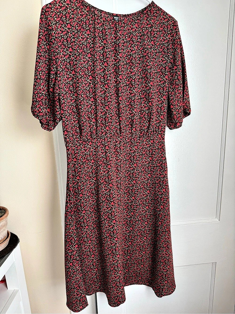 Floral Midi Dress in Black & Red Size Medium